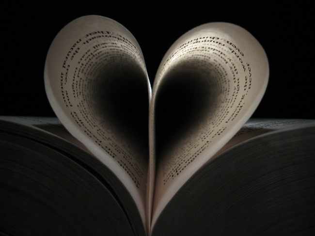 Libro a forma di cuore